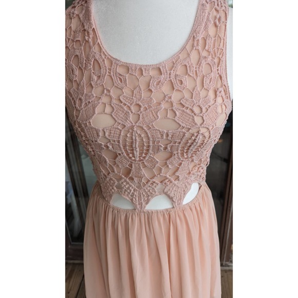 L'ATISTE On Vacation Pink / Peach Lace Crochet Cut Out Maxi Dress Size Small - Picture 6 of 14